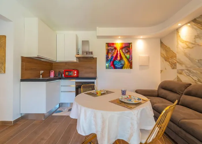 La Maison Doree Apartamento *